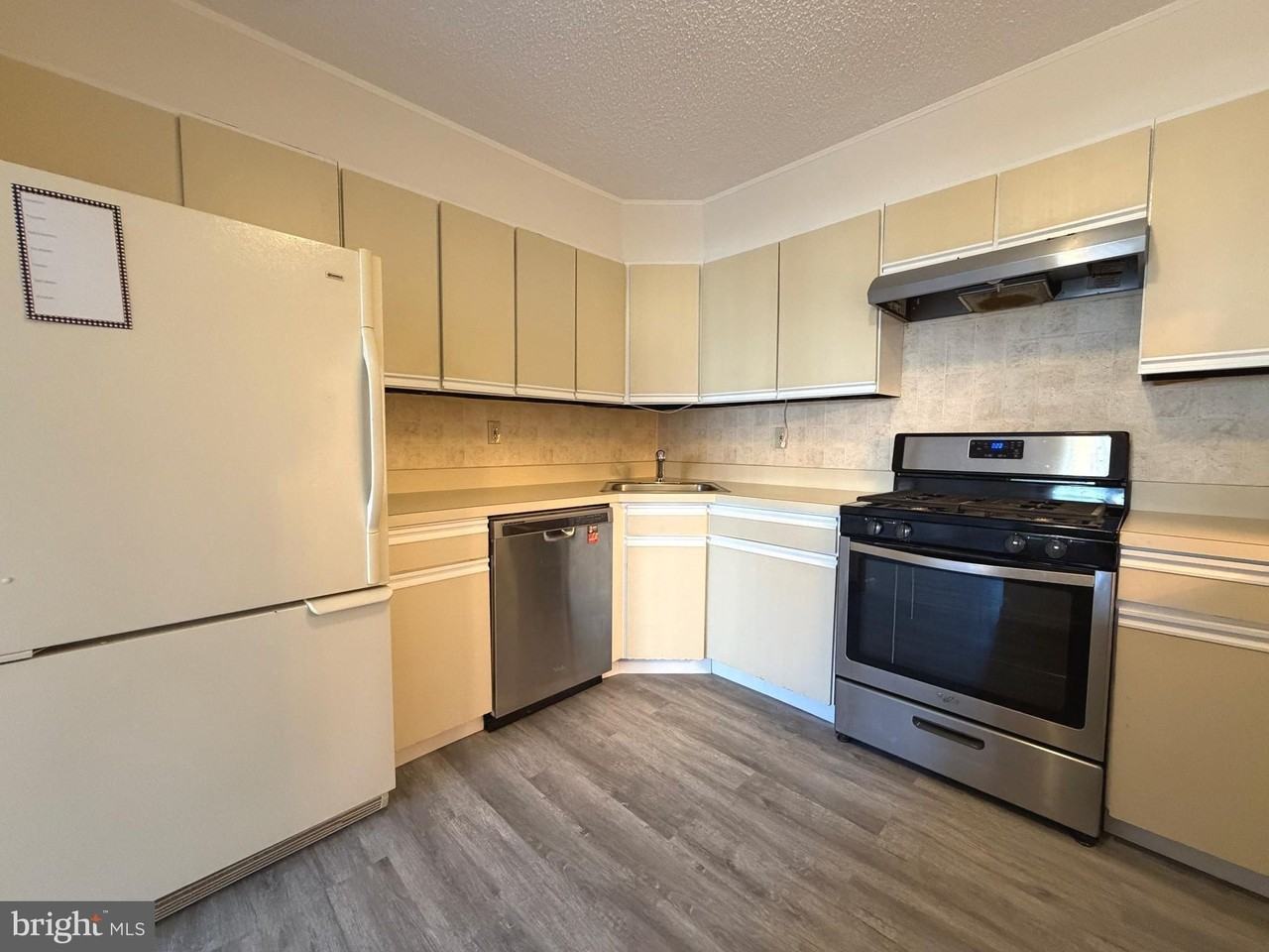 65 Mulberry Ct - Photo 6 of 14