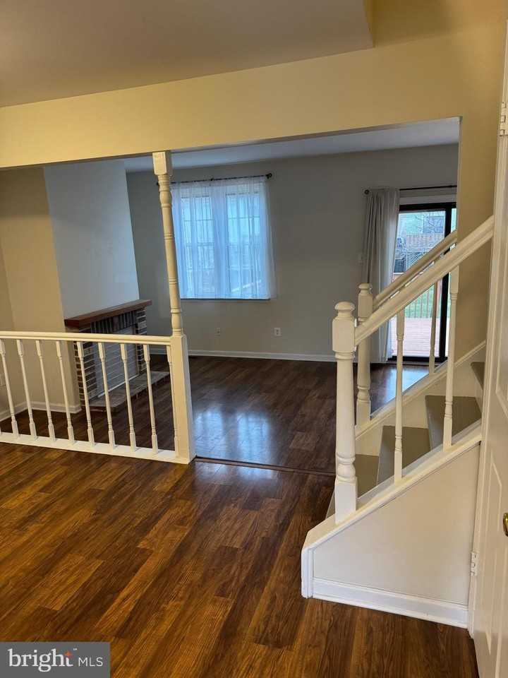 204 Livingston Ct - Photo 3 of 19