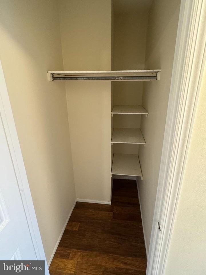 204 Livingston Ct - Photo 7 of 19