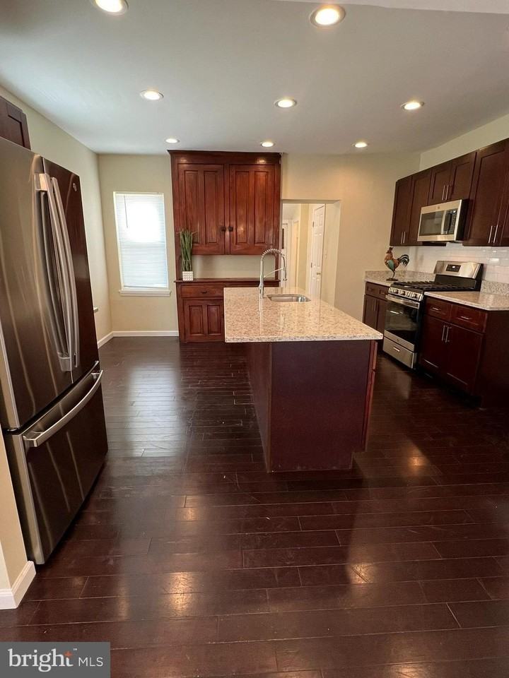 42 Holland Ave - Photo 2 of 30