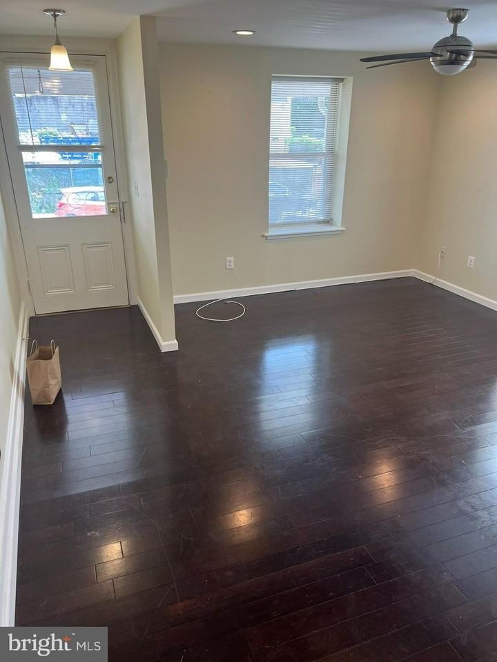 42 Holland Ave - Photo 3 of 30