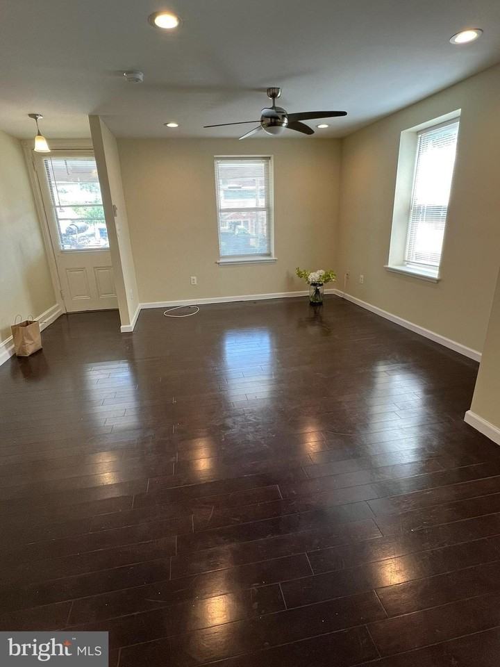 42 Holland Ave - Photo 4 of 30