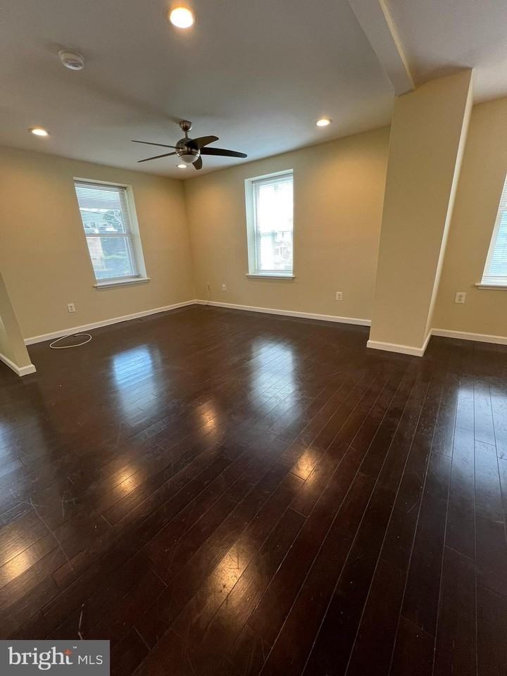 42 Holland Ave - Photo 6 of 30