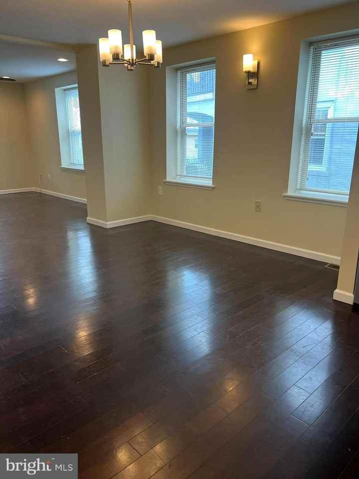 42 Holland Ave - Photo 7 of 30