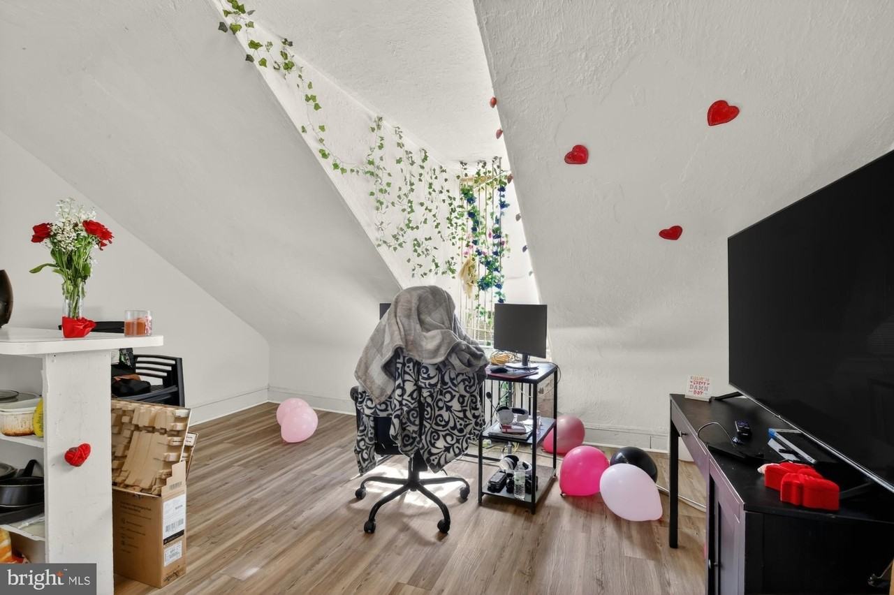 916 Pine St Apt 4f - Photo 2 of 13