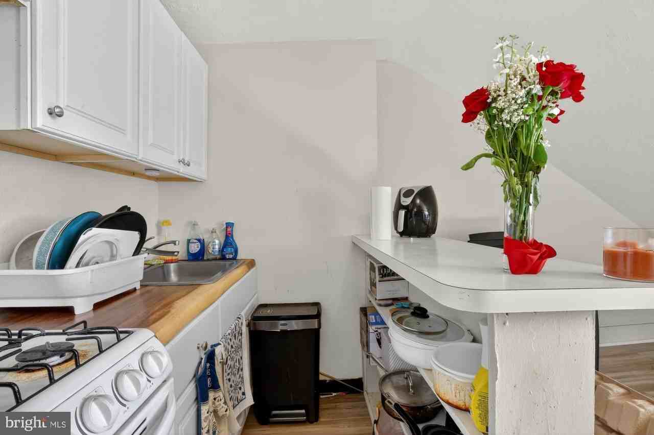 916 Pine St Apt 4f - Photo 3 of 13