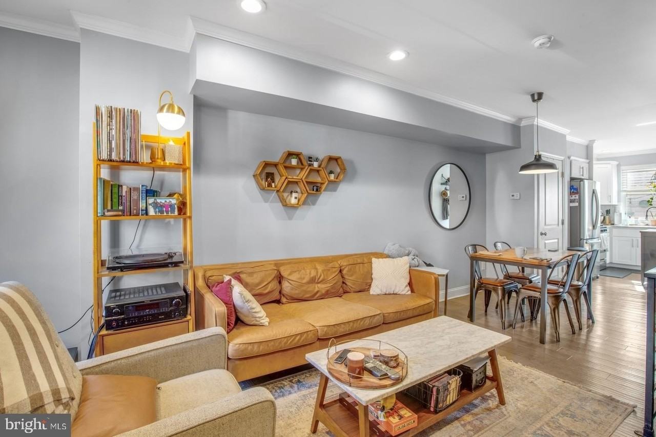 2531 Collins St - Photo 2 of 25