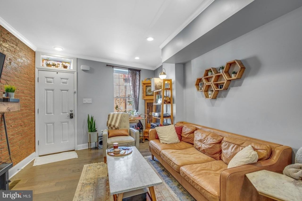 2531 Collins St - Photo 3 of 25