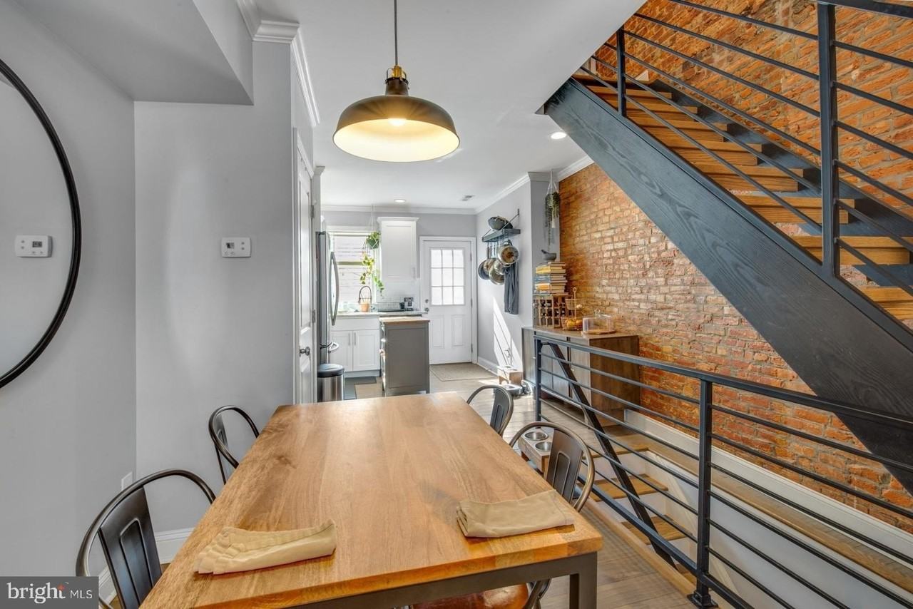 2531 Collins St - Photo 4 of 25