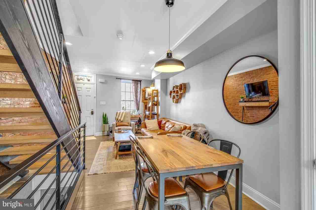 2531 Collins St - Photo 5 of 25