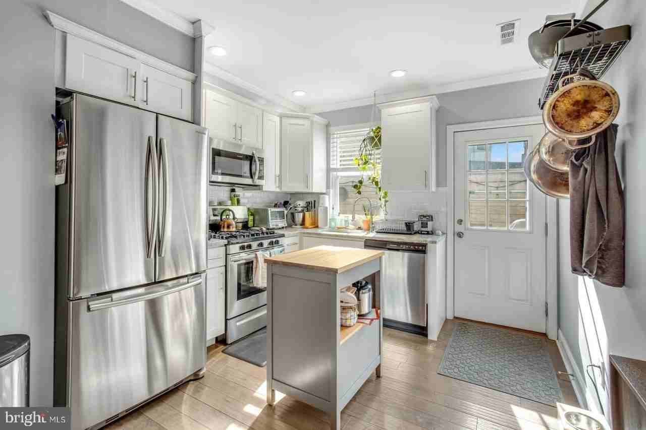 2531 Collins St - Photo 7 of 25