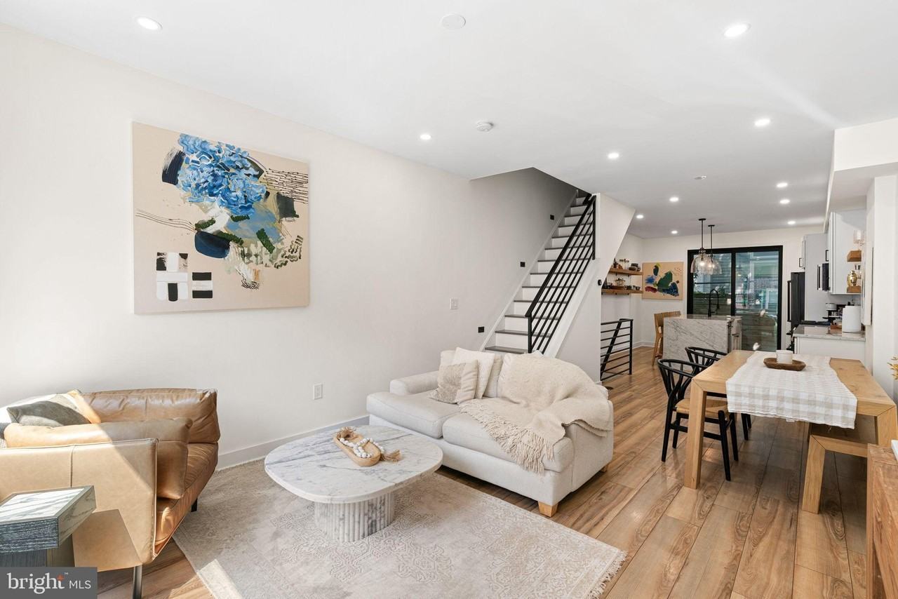 2231 Earp St - Photo 2 of 24