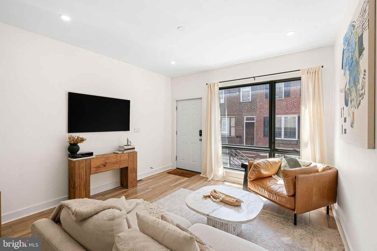 2231 Earp St - Photo 3 of 24