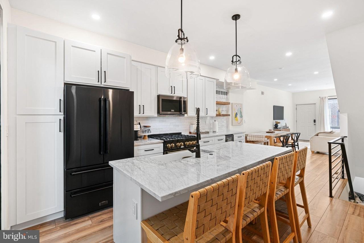 2231 Earp St - Photo 4 of 24