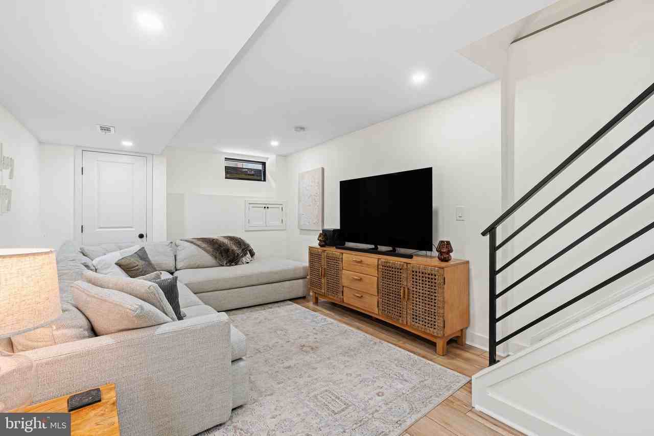 2231 Earp St - Photo 6 of 24