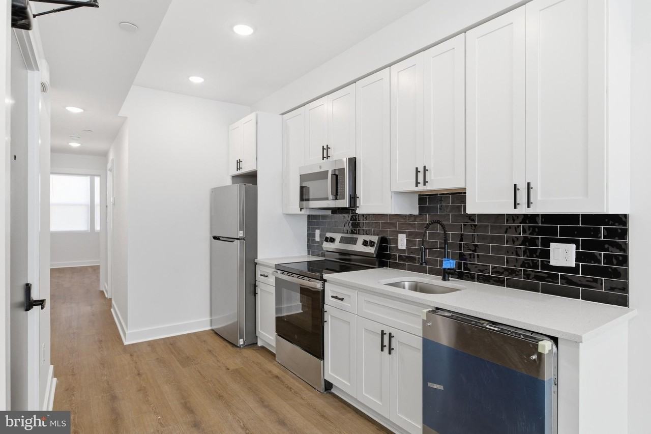 2146 N Franklin St #2 - Photo 2 of 12