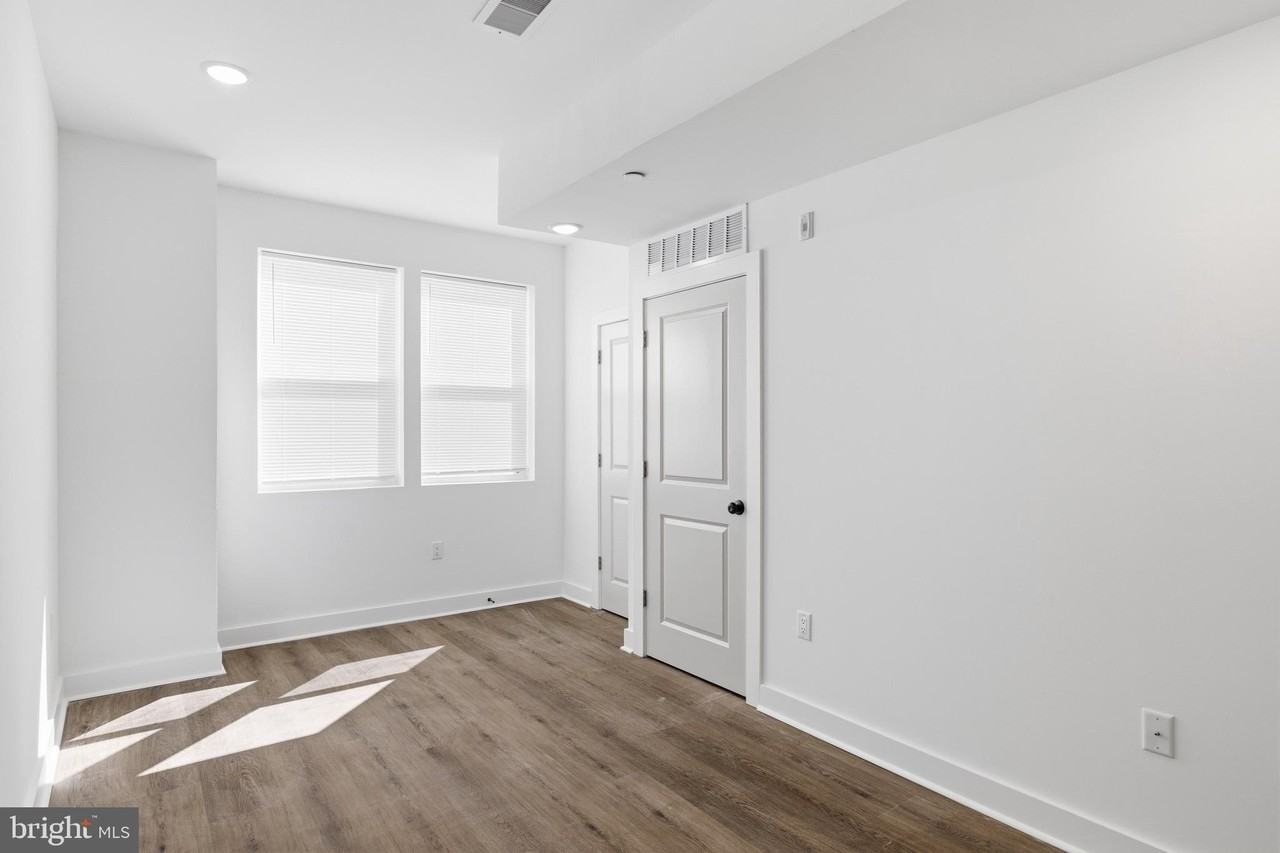 2146 N Franklin St #2 - Photo 6 of 12