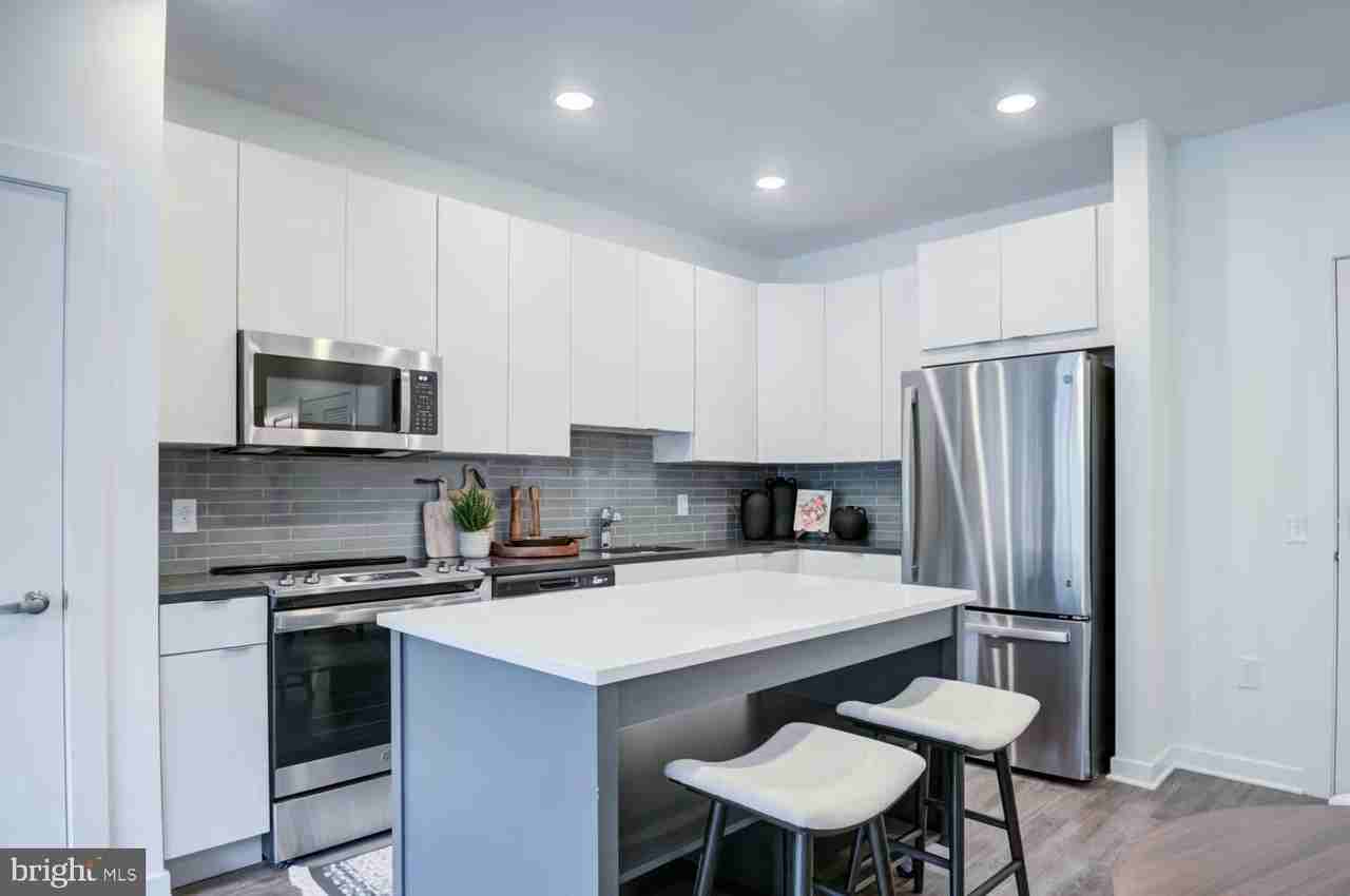 503-29 N COLUMBUS Boulevard unit: Townhouse - Photo 2 of 38