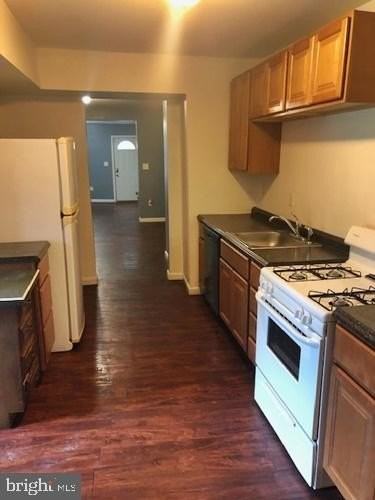 429 S Duke St - Photo 4 of 8