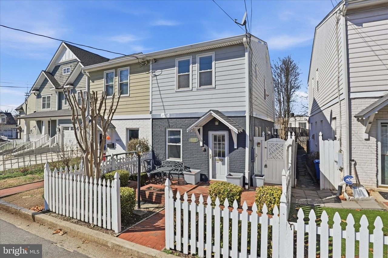 5015 22nd St N - Photo 2 of 39