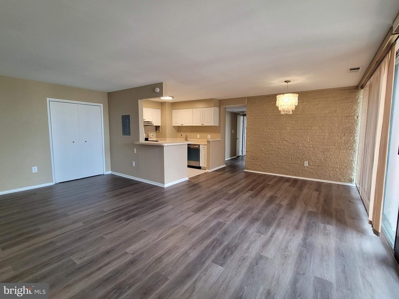 8 S Van Dorn St Apt 401 - Photo 4 of 16