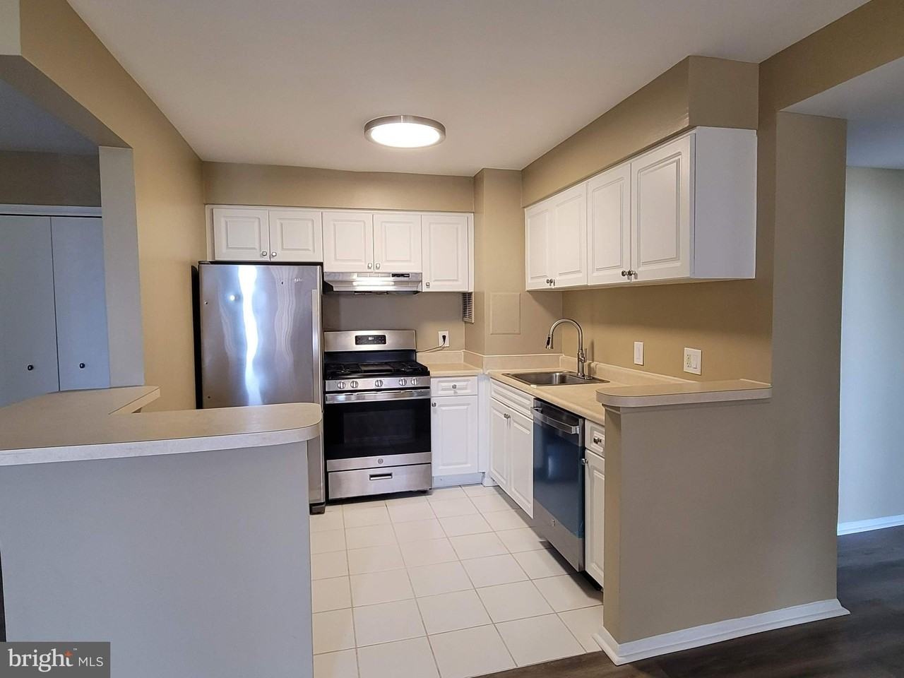 8 S Van Dorn St Apt 401 - Photo 6 of 16