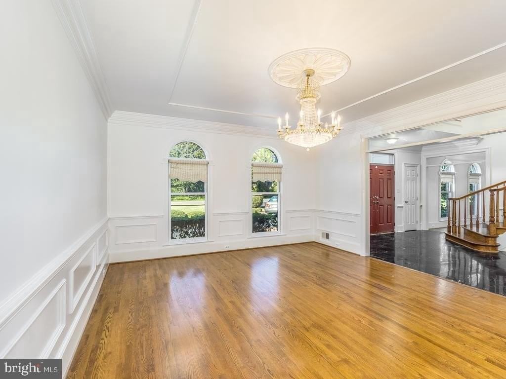 8951 Brook Rd - Photo 4 of 33