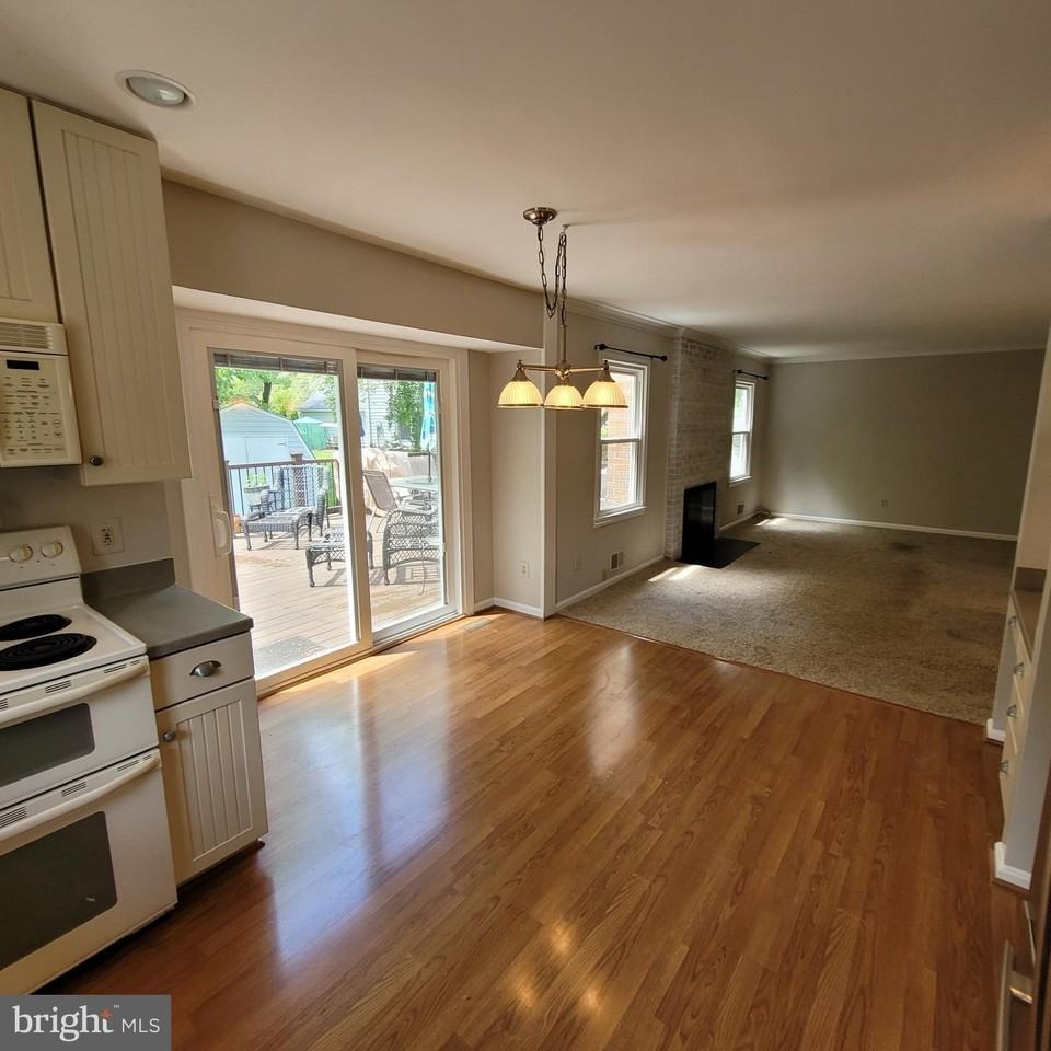 6302 Shiplett Blvd - Photo 2 of 12