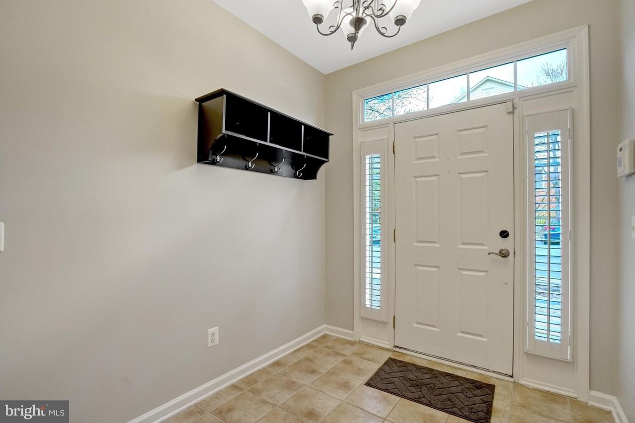 6927 Rolling Creek Way - Photo 4 of 48