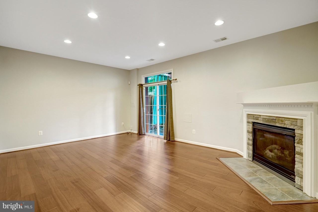 6927 Rolling Creek Way - Photo 7 of 48