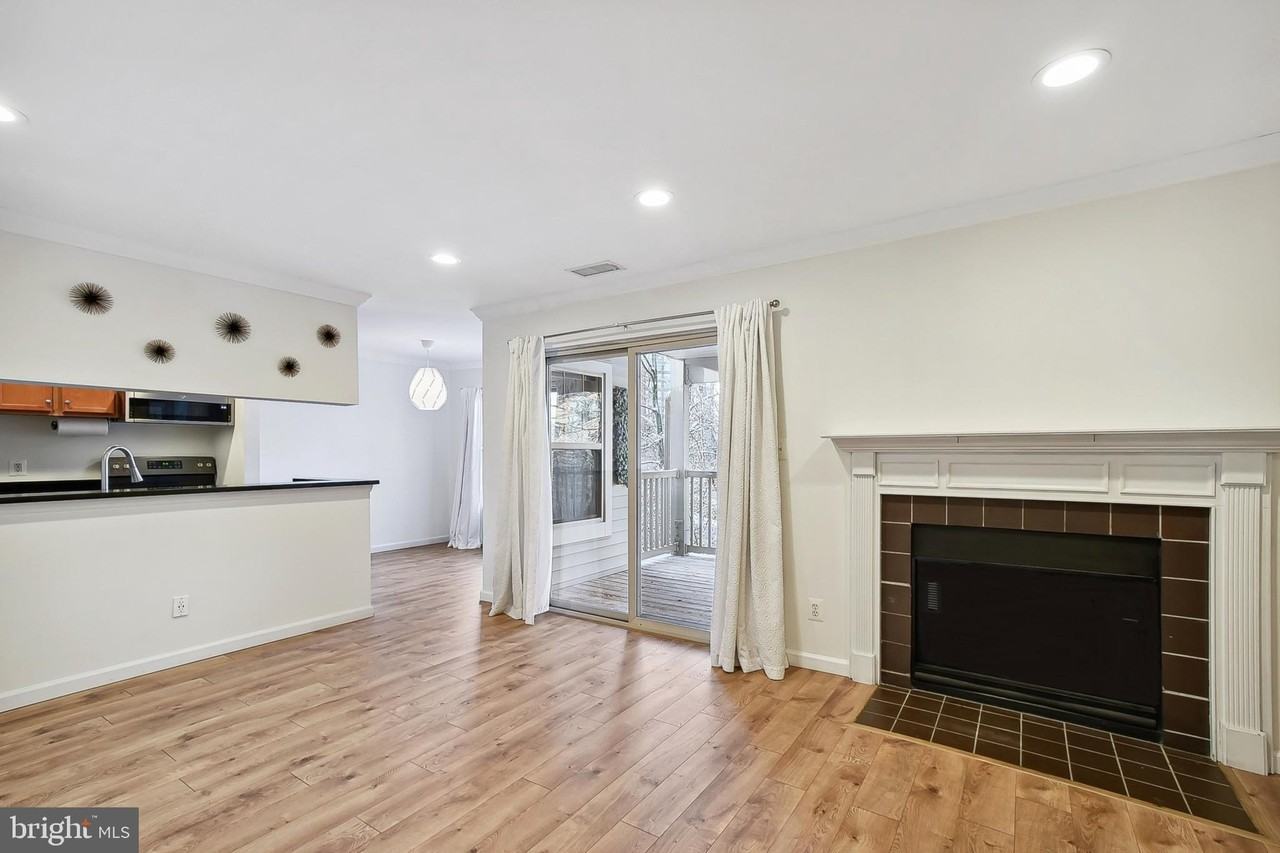 11715 Olde English Dr Unit F - Photo 3 of 27