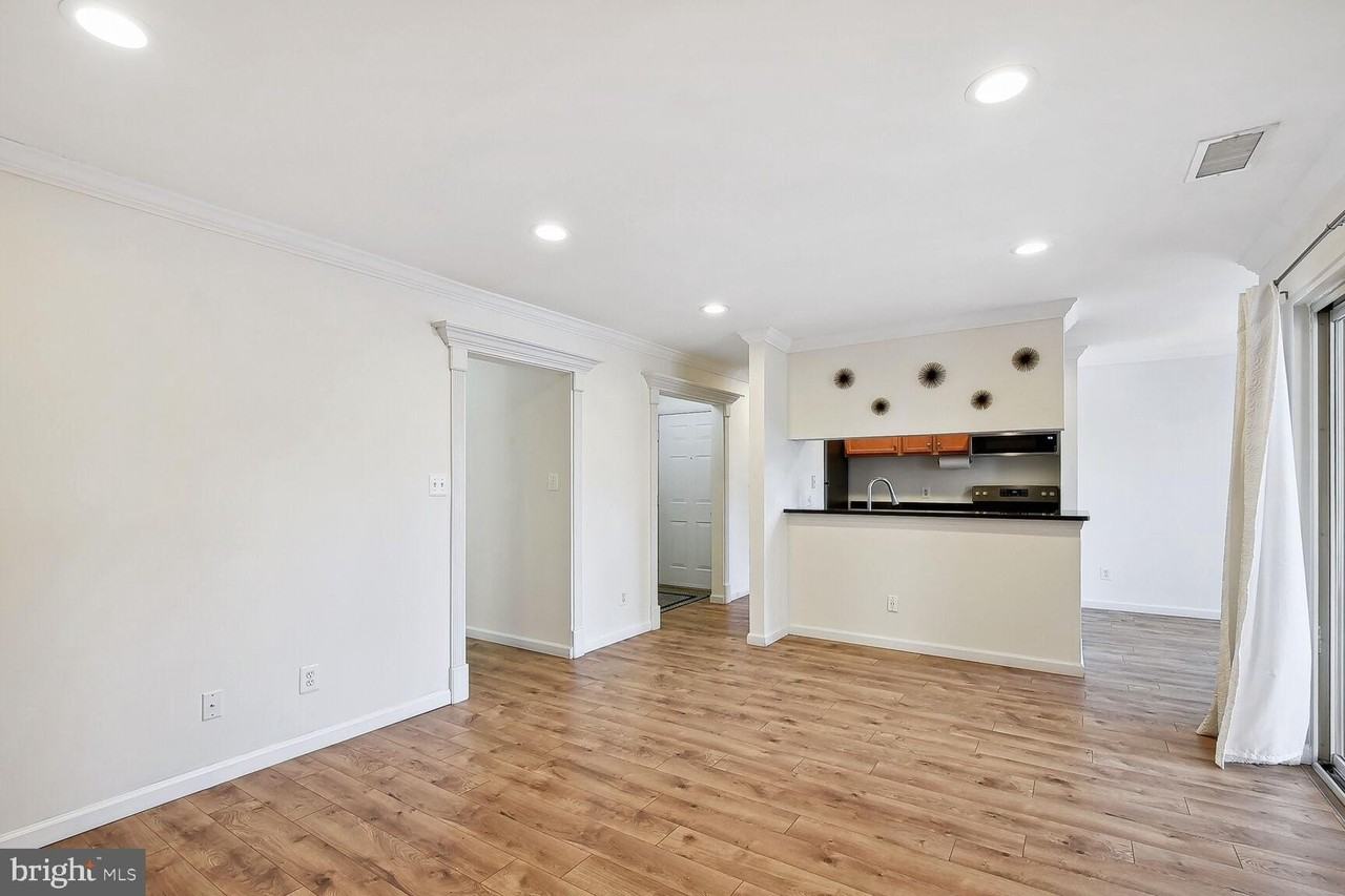 11715 Olde English Dr Unit F - Photo 4 of 27