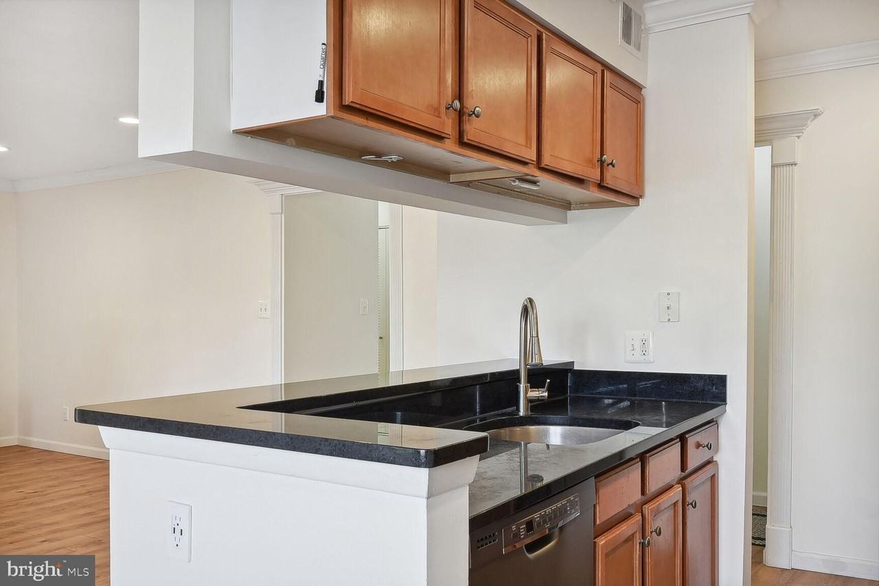 11715 Olde English Dr Unit F - Photo 7 of 27