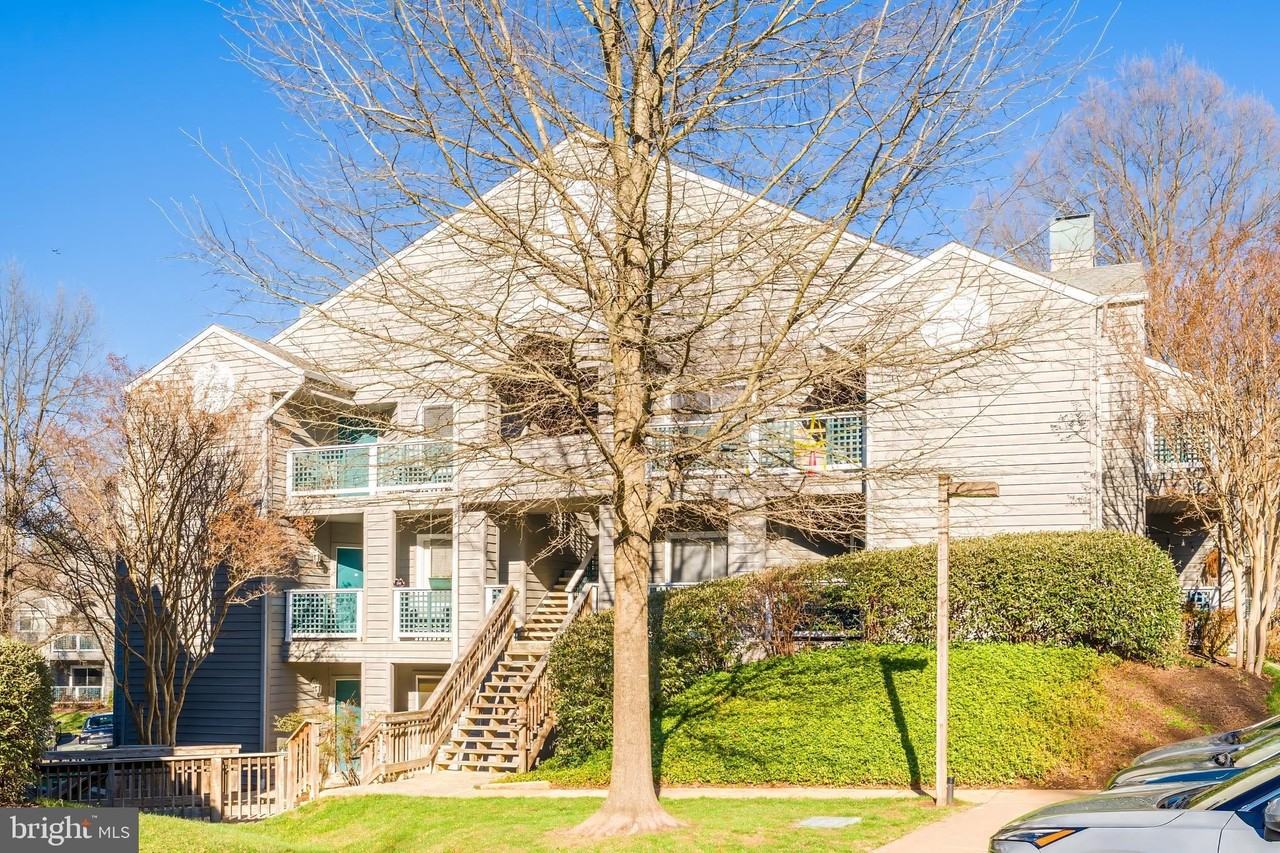 1500 Summerchase Ct Apt C - Photo 2 of 31