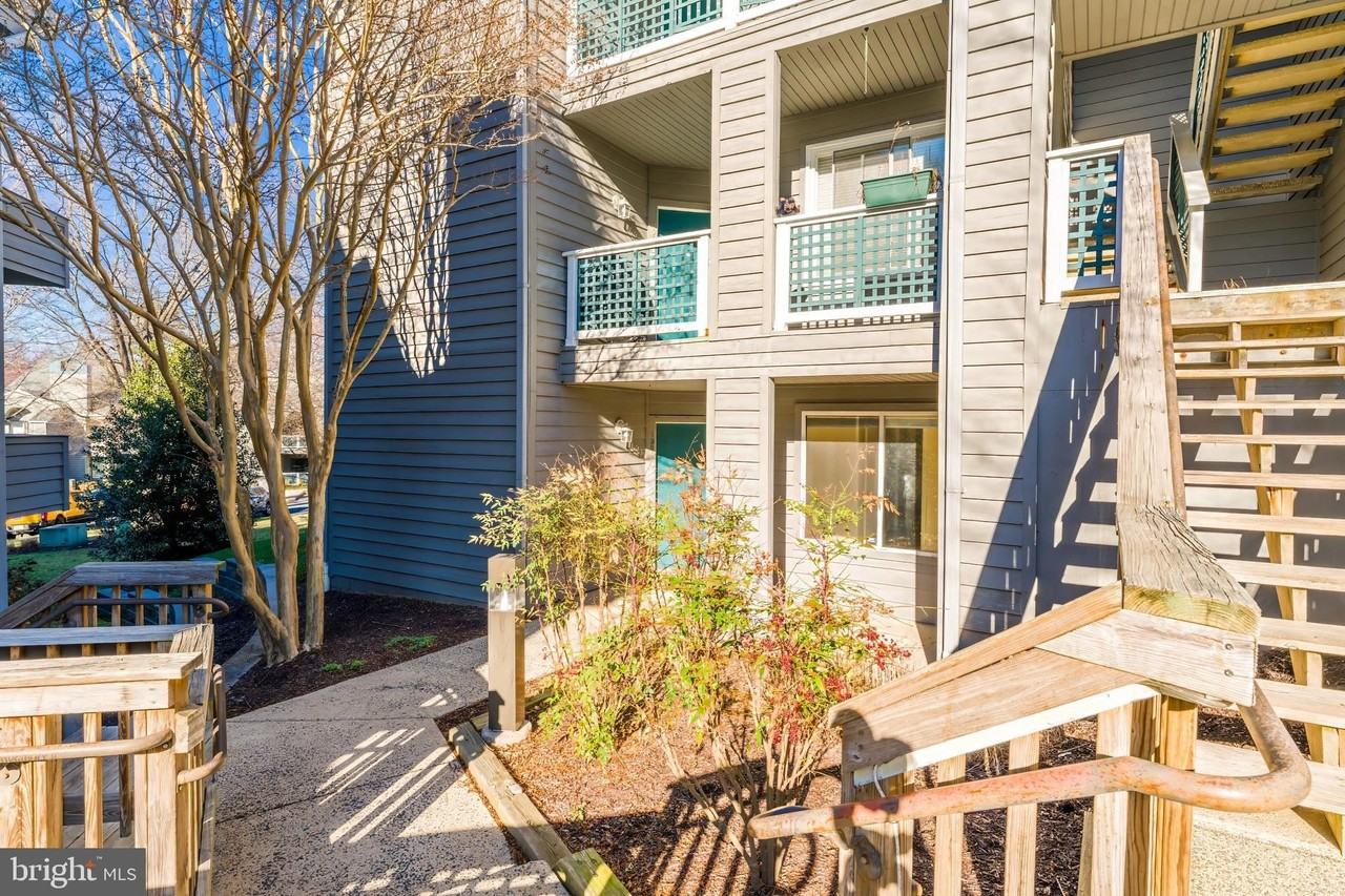 1500 Summerchase Ct Apt C - Photo 3 of 31