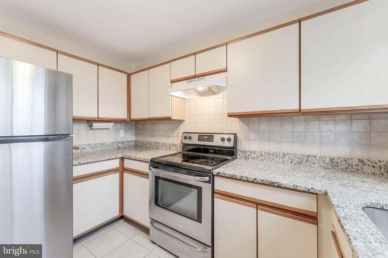 1500 Summerchase Ct Apt C - Photo 7 of 31