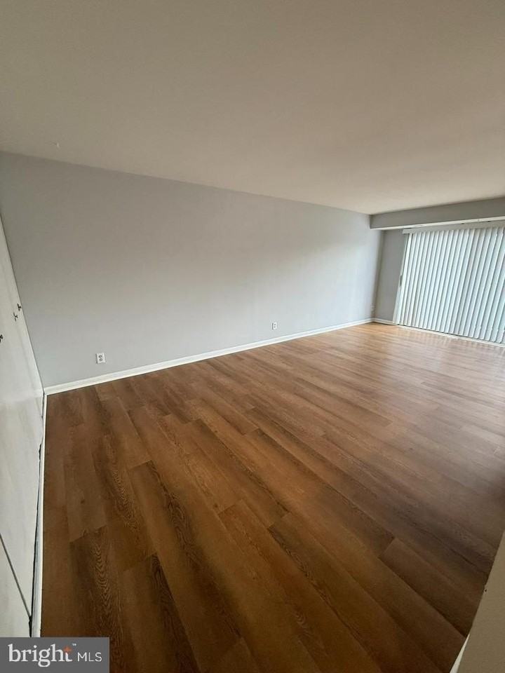 3100 S Manchester St #304 - Photo 3 of 21