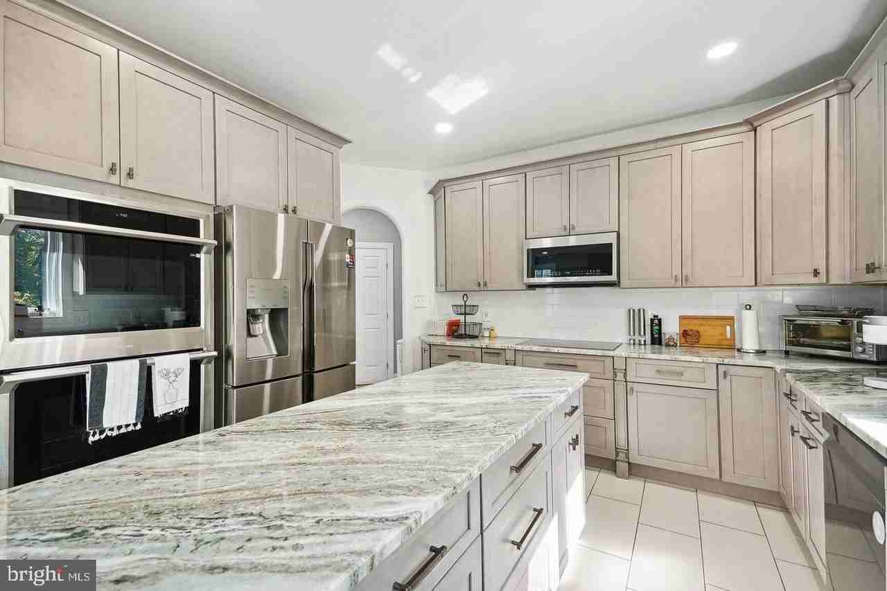 9502 Vinnia Ct - Photo 7 of 23