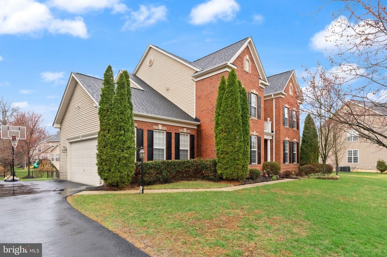 16127 Hinman Pl - Photo 5 of 24