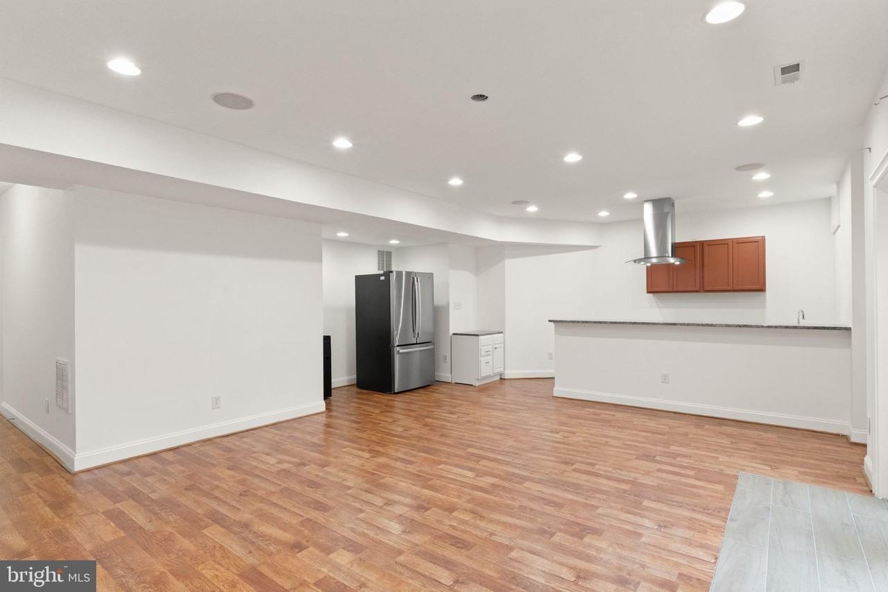 16127 Hinman Pl - Photo 7 of 24