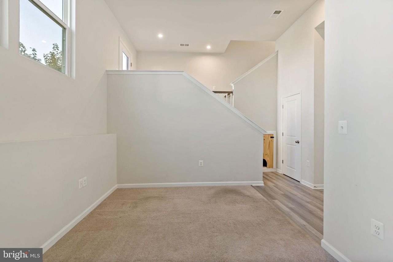 66 National St - Photo 3 of 30