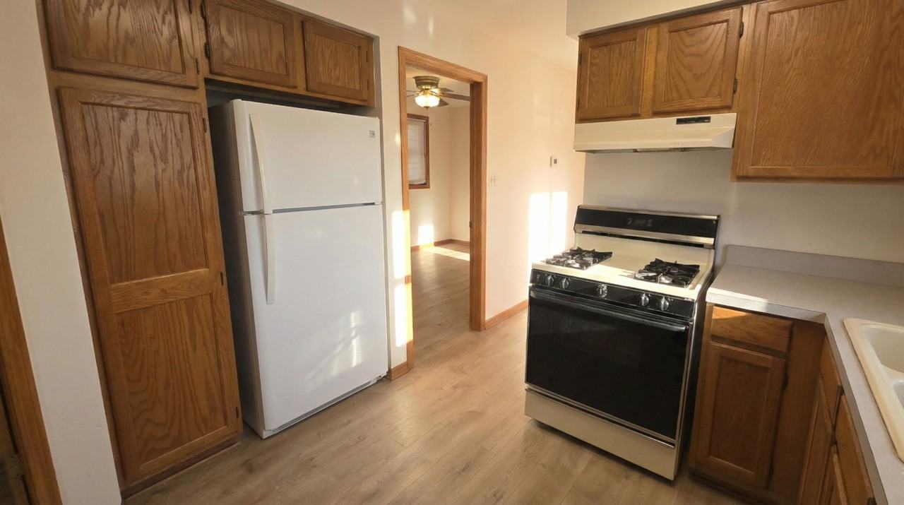 445 W 37th St ##1 - Photo 5 of 16