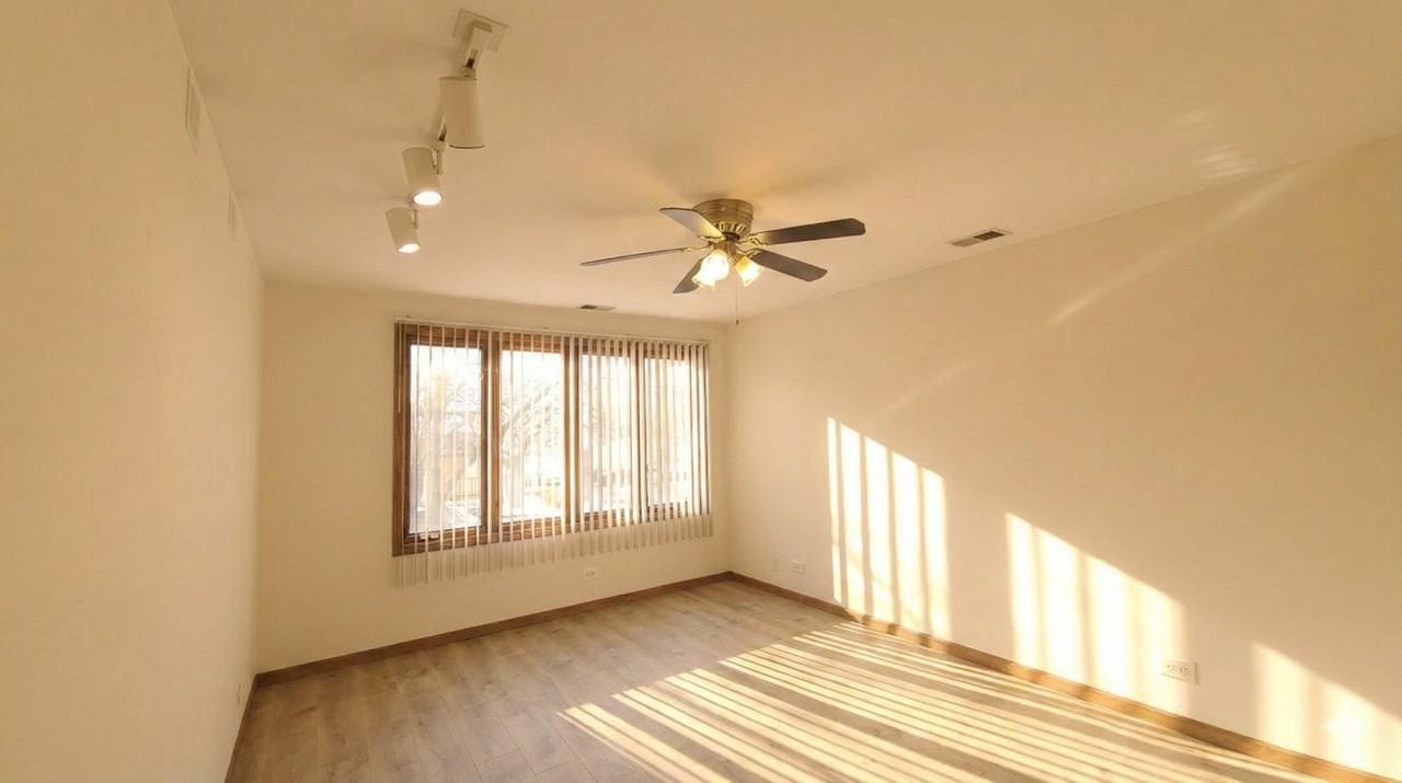 445 W 37th St ##1 - Photo 6 of 16