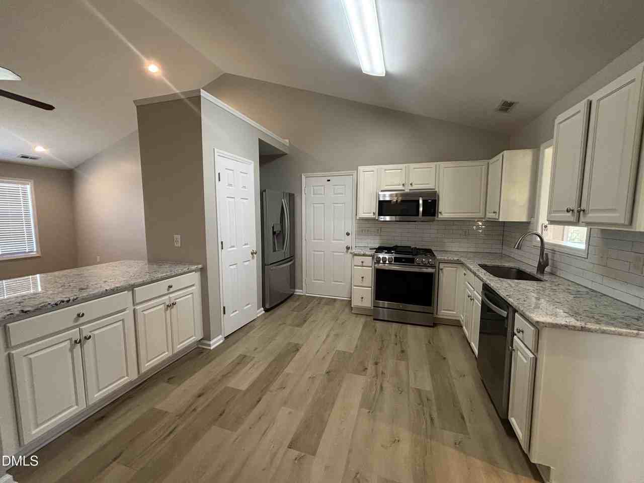 116 S Friars Chase Ln - Photo 5 of 35