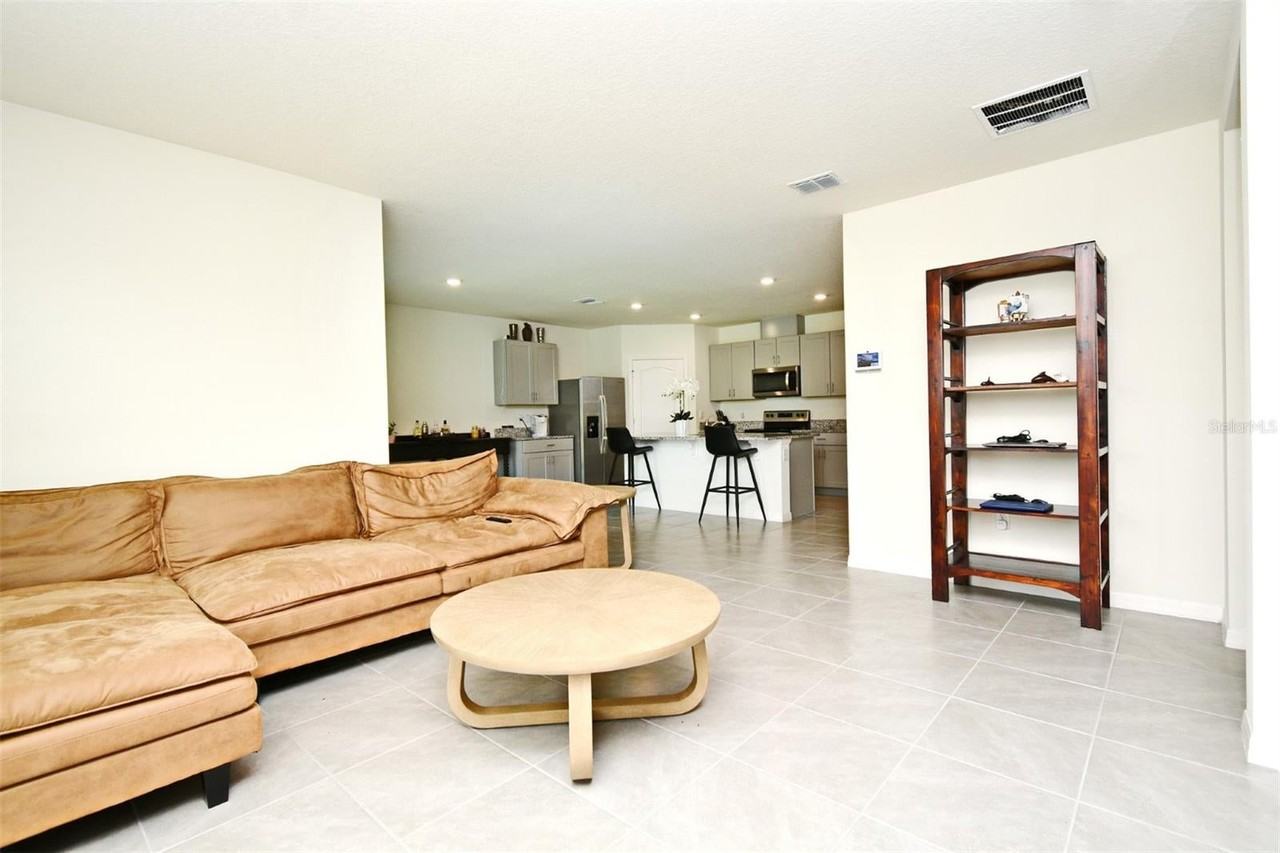 440 Baroness Way - Photo 4 of 47