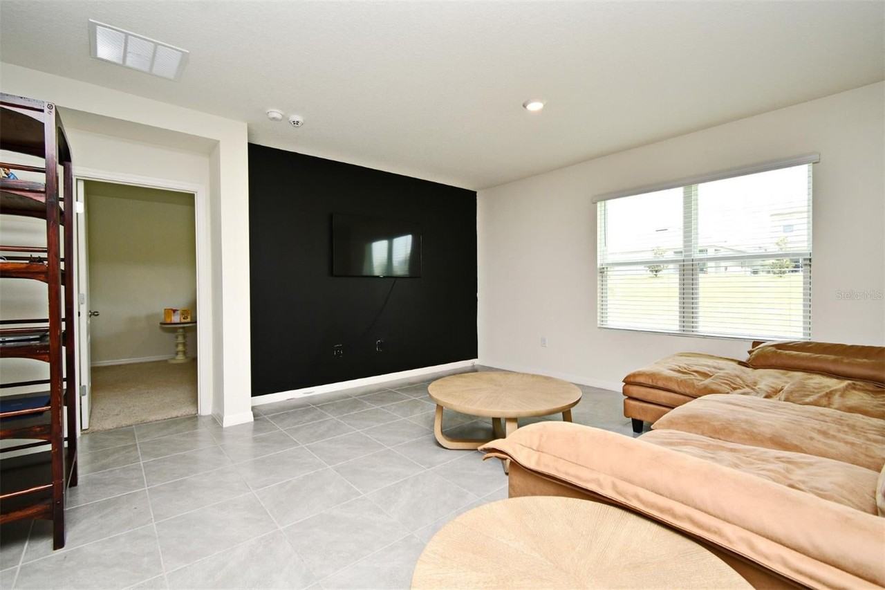 440 Baroness Way - Photo 5 of 47