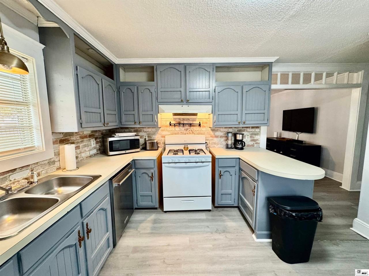 2417 N 9th St - Photo 2 of 8