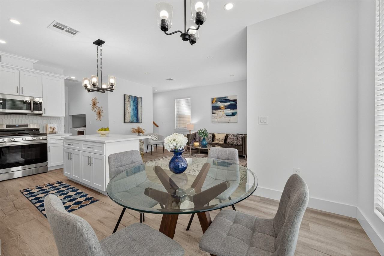 5027 Willow Glen Dr - Photo 3 of 22