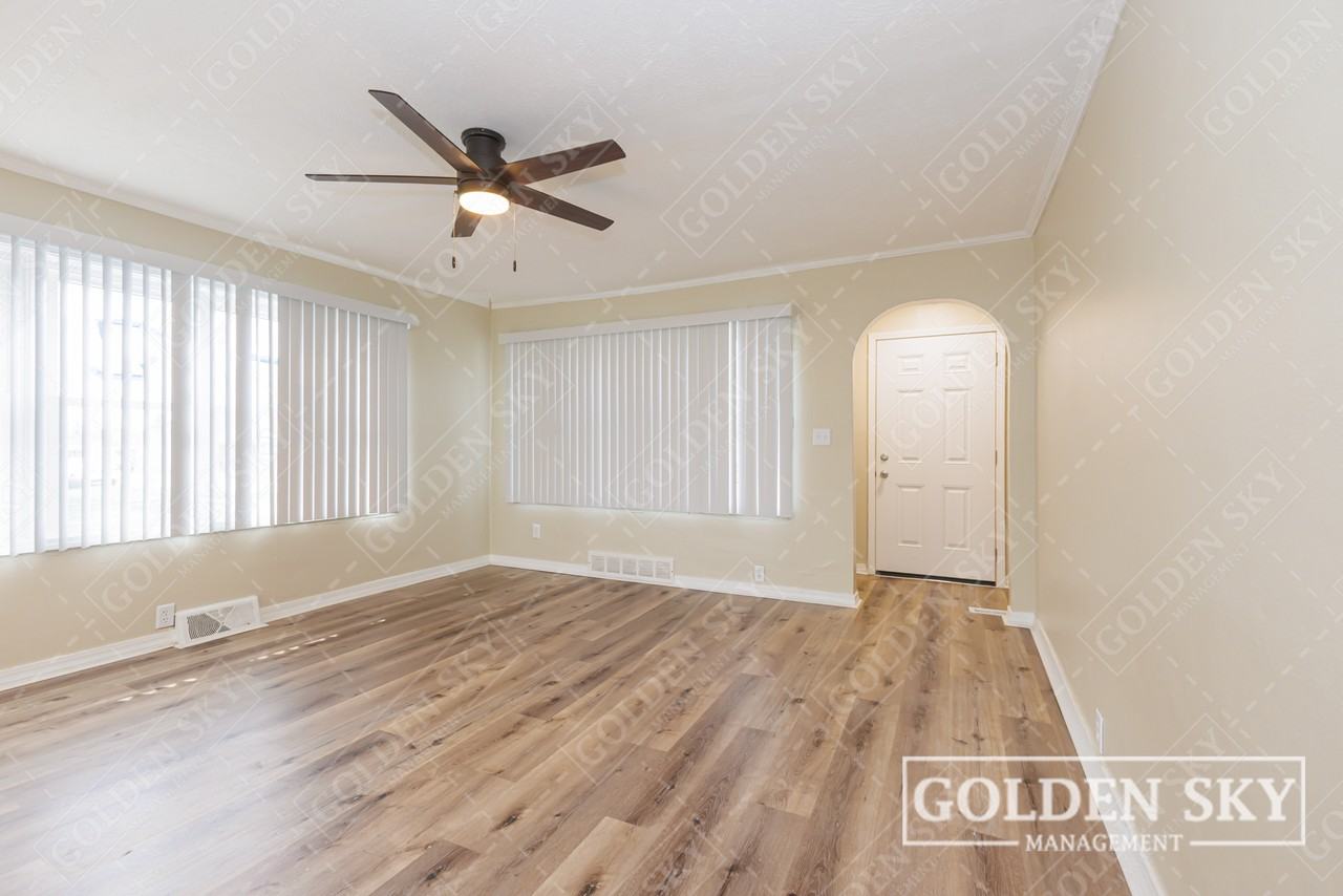 3126 S Pershing Dr #1 - Photo 4 of 10