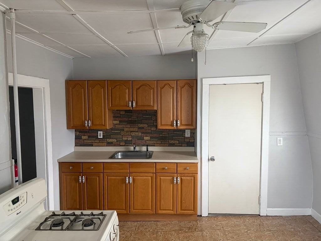 127 Court St - Photo 2 of 14